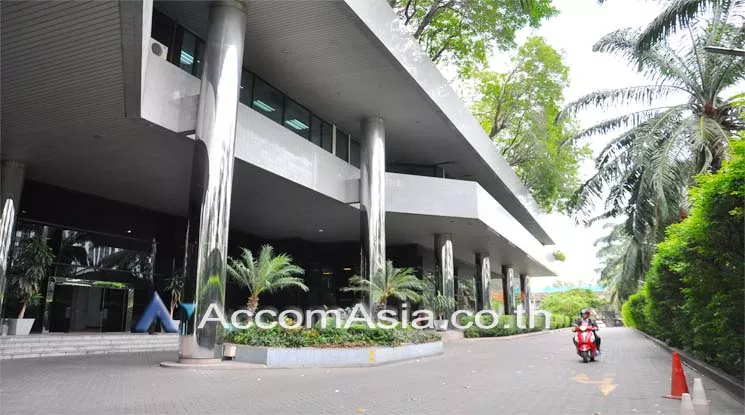  1  Office Space For Rent in Ratchadaphisek ,Bangkok MRT Rama 9 at Chamnan Phenjati Business Center AA12888